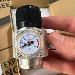 Mini regulador co2 con espigas y adaptador para drago - comprar online