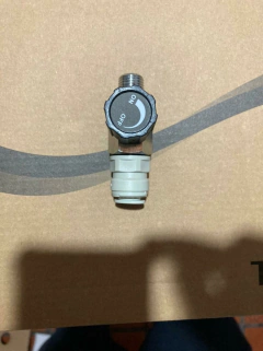 Imagen de Llave De Paso Para Regulador De Co2 Con Acople Rápido 3/8