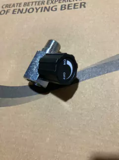 Llave De Paso Para Regulador De Co2 Con Acople Rápido 3/8