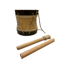 Bombo De Madera Y Cuero Con Palillos - comprar online