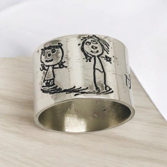 Anillo grabado de plata con tu dibujo! - Tienda de Joyeros