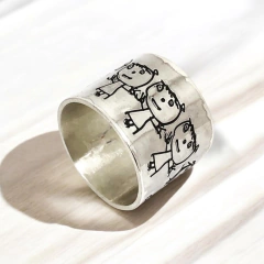 Imagen de Anillo grabado de plata con tu dibujo!