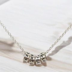 Collar con Mini Dijes de Plata - tienda online