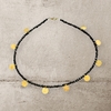 Collar de piedras negras