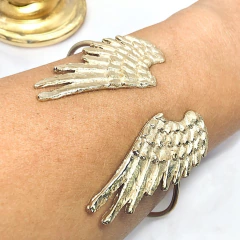Pulsera Alas– Bañada en Oro en internet