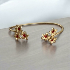 Pulsera de Flores con Piedras Rojas