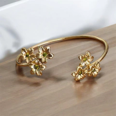Pulsera Flores con piedras verdes - comprar online
