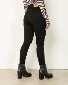 Calça jeans black destroyed