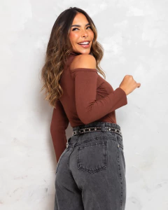 Body gola canelado na internet