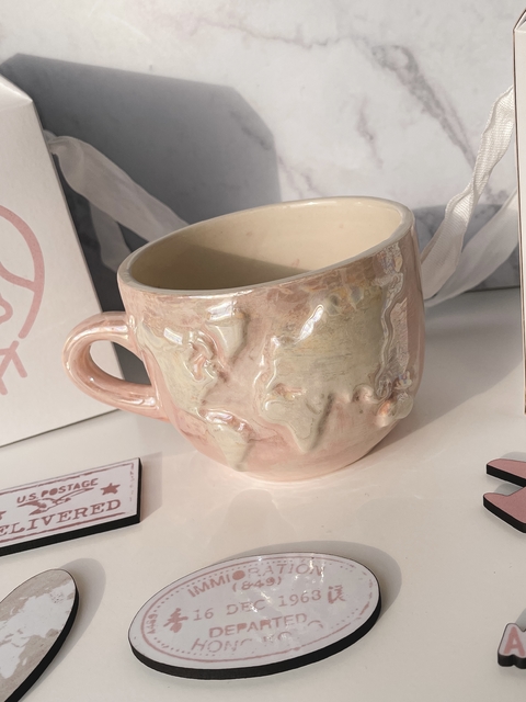 Taza Mapamundi Rosa con Cremita Nácar - EDICIÓN LIMITADA