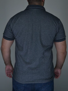 Polo Botão Preta na internet