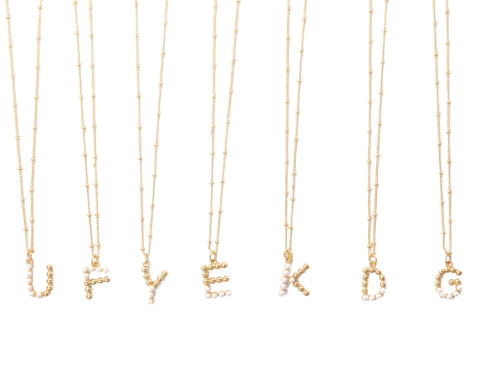 COLLAR INICIAL BOLITAS PERLITAS