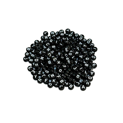 (CO-1674) PAQ 50 GR. CUENTAS NEGRAS ABECEDARIO BLANCO - PLÁSTICO 7 mm