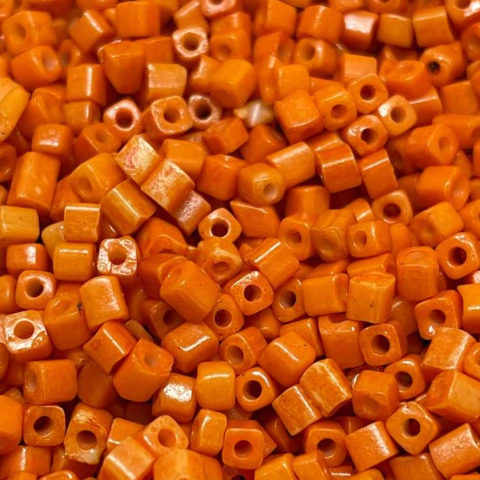 (CO-1458) PAQ. 25 GR MOSTACILLÓN CUADRADO NARANJA