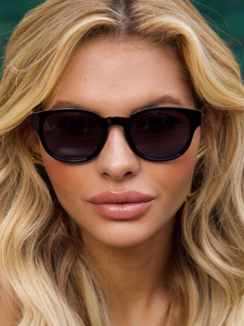 Óculos Alba 2.0 redondo preto em acetato. Revenda com até 233% de lucro! Compre no atacado Clush e personalize sua marca.