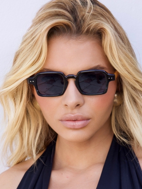 Óculos Harlem quadrado acetato preto com hastes camufladas e proteção UV400. Revenda entre R$59,90-R$199,90. Compre no atacado Clush!