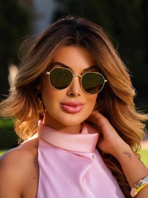 Óculos James redondo marrom e dourado metal premium para revenda. Proteção UV400, resistente a riscos. Atacado Clush com personalização. Compre já!