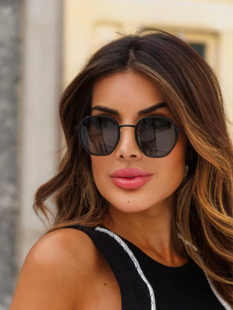 Óculos Once preto degradê metal retangular para revenda. Proteção UV400, resistente a riscos. Atacado Clush com personalização. Compre já!