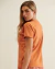 REMERA ESSENTIAL CARROT en internet