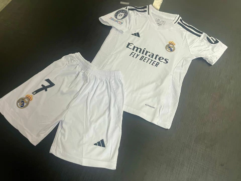Kit Niños Real Madrid Titular 2024/25 Vini Jr - comprar online