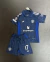Kit Niños Manchester United 2024/25 azul con Garnacho 17 en internet