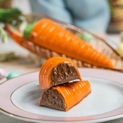 Cenoura recheada com Nutella Crocante na porcelana de cenoura