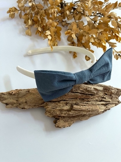 Moño Línea Tusor AZUL ACERO. Vincha o Gomita - comprar online
