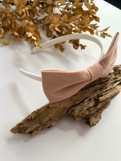 Moño Línea Tusor ROSA NUDE. Vincha o Gomita - comprar online