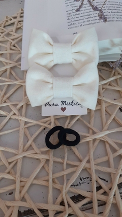 Imagen de Conjunto! Falda CHERI + Remera GINA + Gomitas Moño Natural