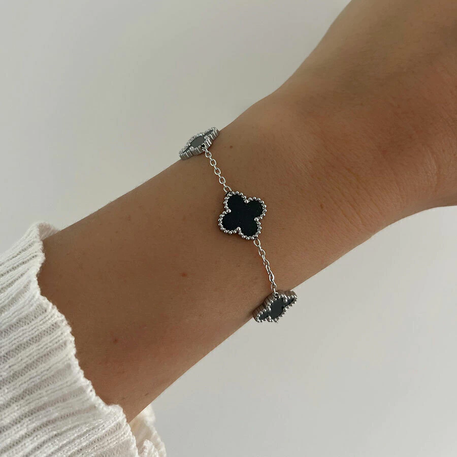 Pulsera Black Clovers