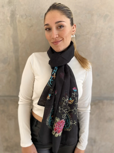 Pañuelo Bordado Negro - comprar online