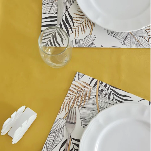 Mantel impermeable liso mostaza