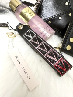 Llavero Extra Large Negro Strasses Degrade Linea Signature Victoria's Secret - comprar online