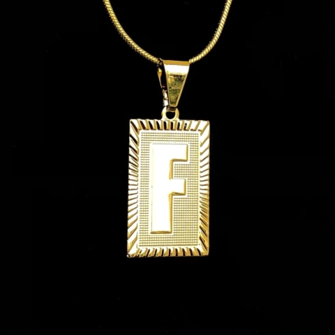 Pingente Plaquinha Letra “F” - 3x1,2cm - Ouro
