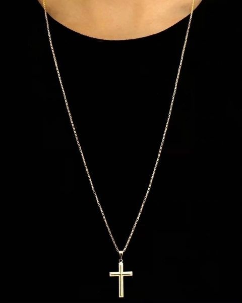 Corrente Elo Tijolinho (1mm) - 3g - 70cm + Pingente Cruz Detalhada 2,5x1,5cm - Banhado a ouro 18k