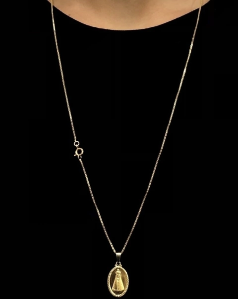Corrente Veneziana (1mm) - 4g - 70cm + Pingente Nossa Sra. Oval 2x1,5mm - Banhado a ouro 18k