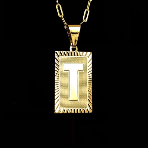 Pingente Plaquinha Letra “T” - 3x1,2cm - Ouro