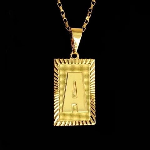Pingente Plaquinha Letra “A” - 3x1,2cm - Ouro