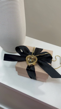 Colar relicário com pingentes - comprar online