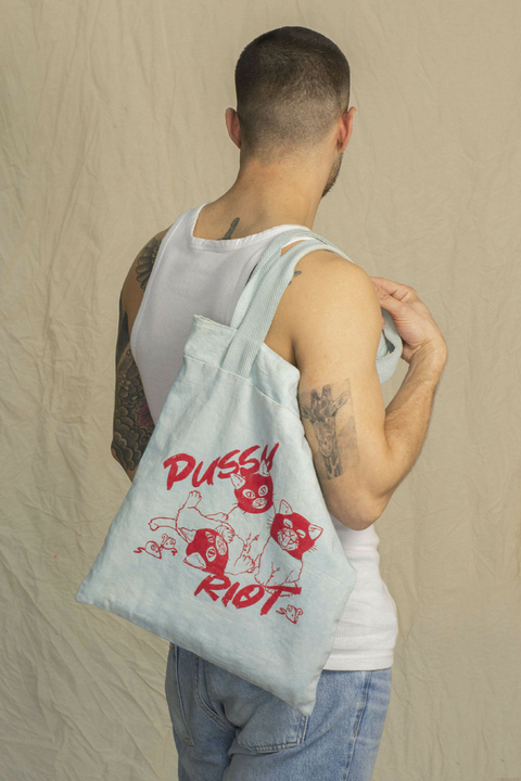 TOTE PUSSY RIOT