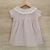 Vestido body de color rosa claro con cuello de encaje