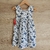 Vestido en tela poplin con estampa de flores.
