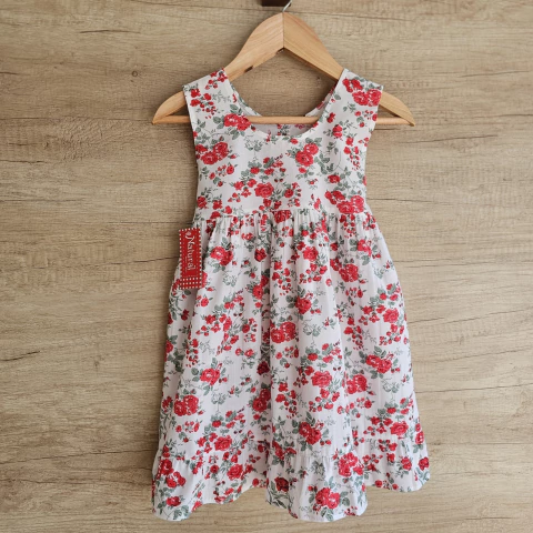 Vestido en tela poplin con flores estampadas.