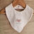 Bandana con bordado de flores y broche