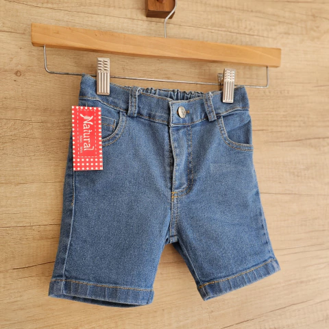 Bermuda de jean , color azul, con boton ,cierre, media cintura elastizada