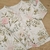 Conjunto de saco y pantalón en algodon con estampa de flores.