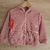 campera en waffle con capucha y cierre