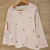 Remera de manga larga para niñas, color rosa pálido con estampado de conejos y hojas