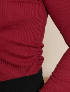 BLUSA CANELADA PREGAS - VINHO - loja online