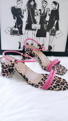 SANDÁLIA ANIMAL PRINT BIA na internet